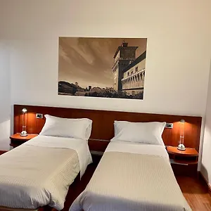 https://rooms-30.emilia-romagnahotels.net