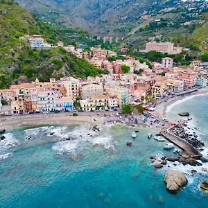 https://hostel-beach-house.sicilyhotelsitaly.net