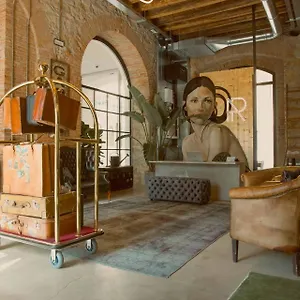 https://ar-suitesart.it-lombardy.com