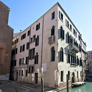 Ca' Foscolo Hotel apartamentowy